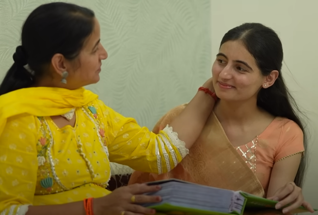 Srishti Dabas picture with her mother, who has been a best support in her UPSC Journey